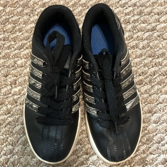 K-Swiss Size 2.5 Kids Black Sneakers Preloved - Picture 7 of 7